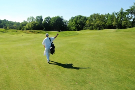 I get a thumbs up from Bill that my layup on the Par 5 8th hole landed on the upper tier of this two tier fairway.