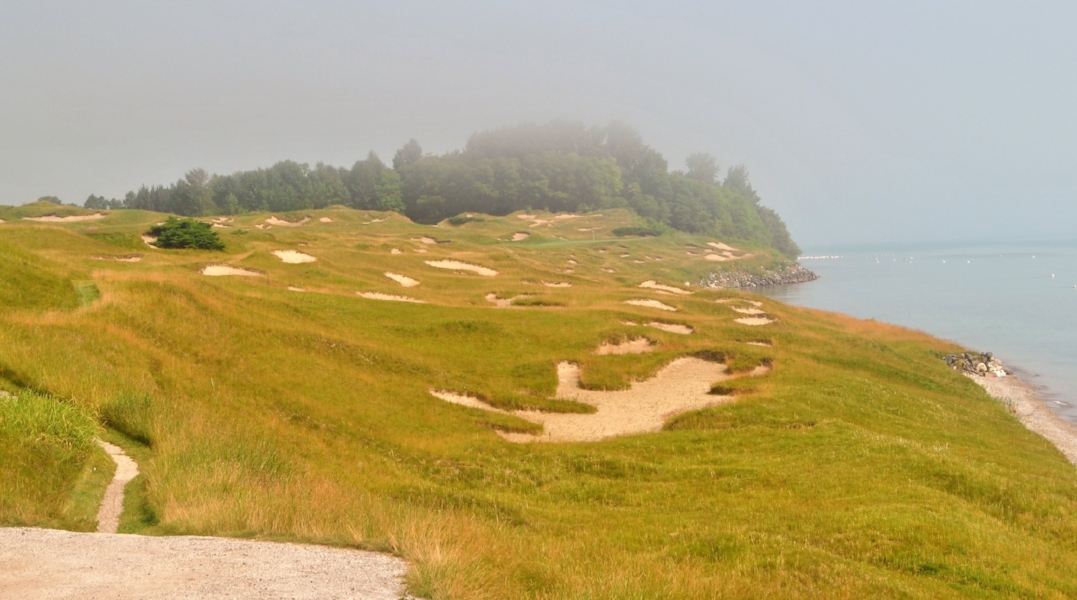 The eighth hole, like the sixth hole, has the fairway on the right and a green that is aligned past all of the fescue and the bunkers that are on the right