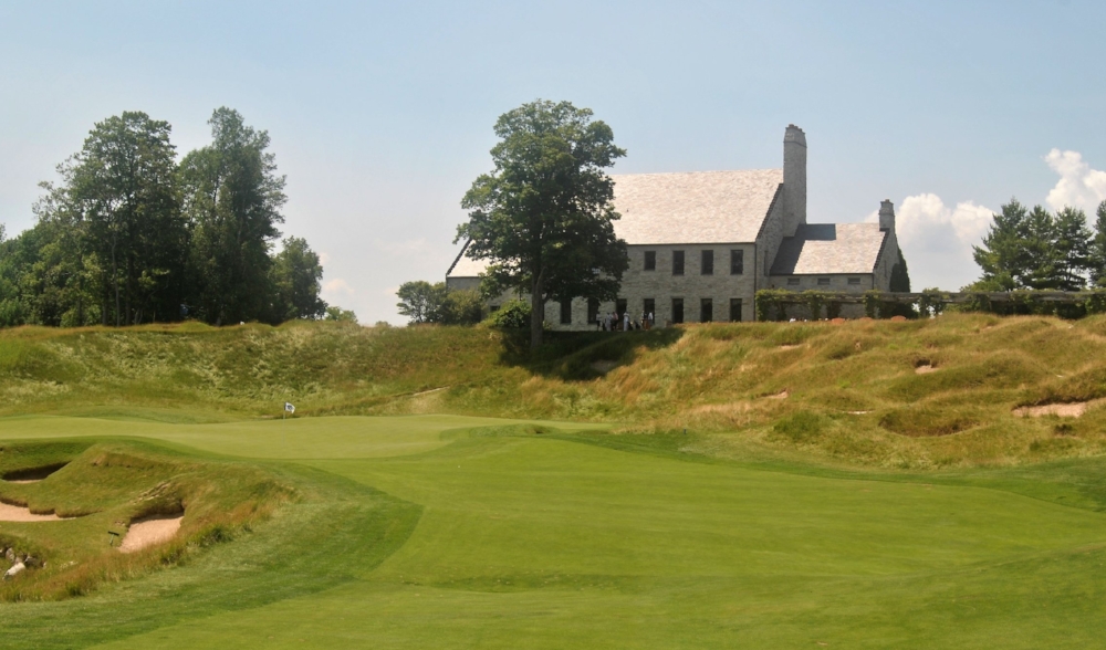The 18th green. I missed the green to the right on my approach shot, but looking at all the trouble on the left, it wasn't a bad miss.