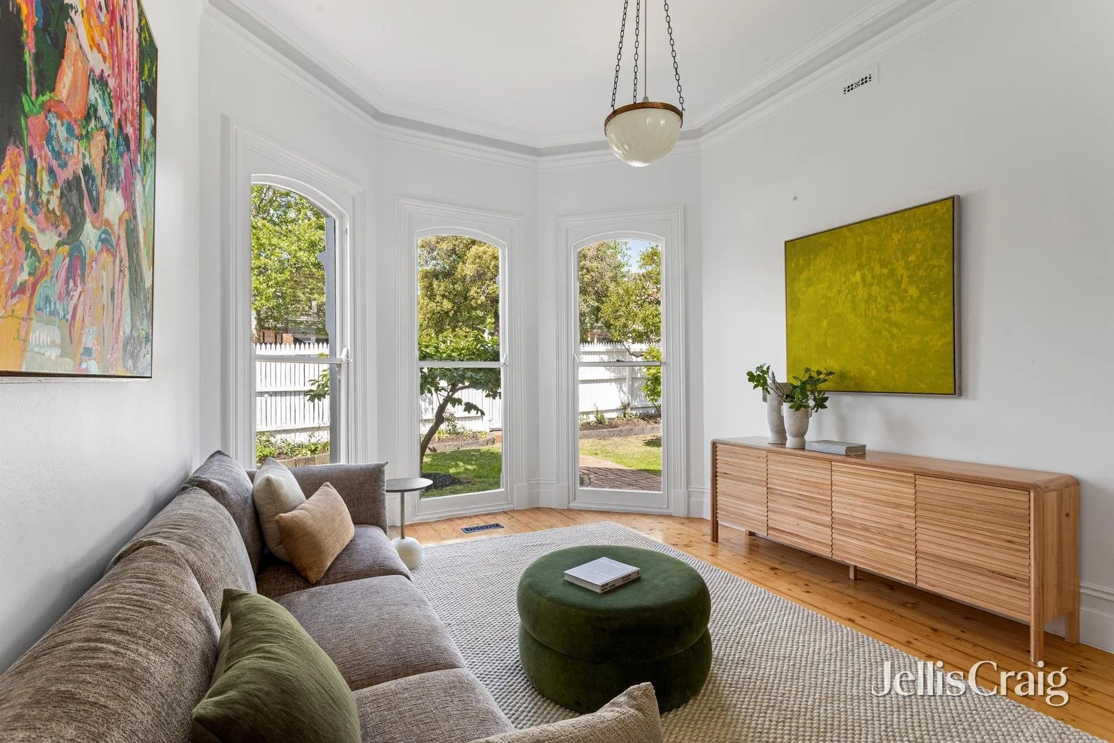 Fairholm Grv LIVING .jpg