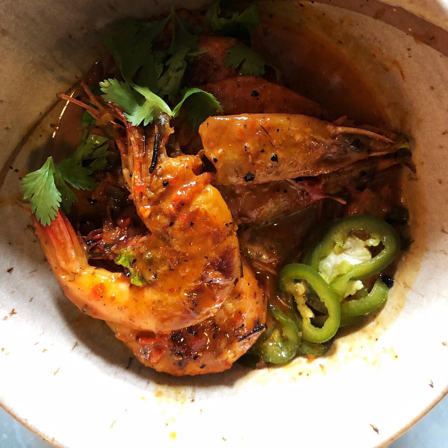 As the designated peeler in a family with an aversion to head-on anything, I had the pleasure of handling the BBQ shrimp - doused in an uh-mazing spicy coconut-lime-cilantro broth - at @strochraleigh. A messy job for sure, but more for me...and that&
