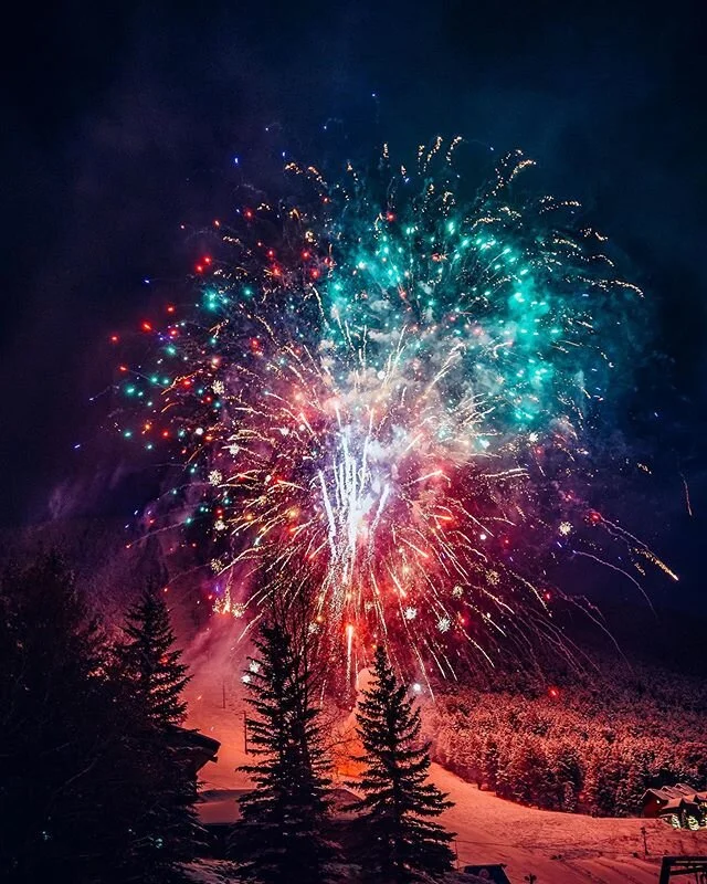Happy New Year everybody! Thank you so much for continuing to support my work and this account and just being along for the ride with me. 2020 is gonna be a year of incredible growth and change and I can&rsquo;t wait to share it #jacksonhole #wyoming