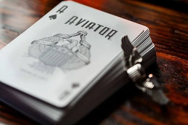 playing-cards-aviator-heritage-ed-13_grande.jpg