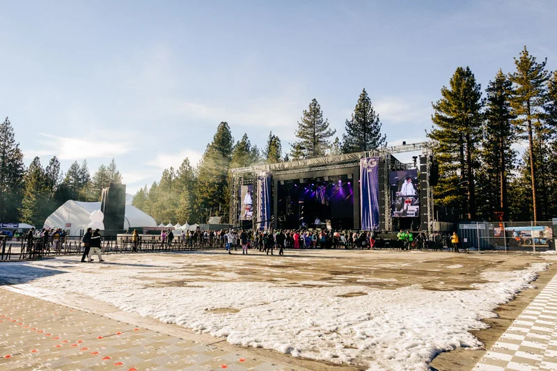 thehangrytravelers_snowglobe_4.jpg