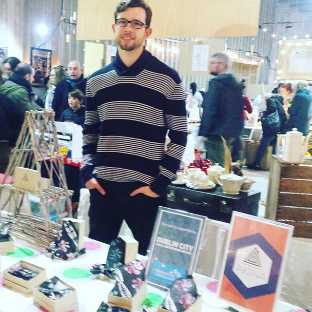 Superb atmosphere at #dublinchristmasflea this weekend. Shout out to our #LookGood #DoGood volunteers Alex ( #Germany ) Jon ( #Ireland) Thanks to @dublincityleo cc @sed_co #Houseofakina #LookGoodDogood #oootie
