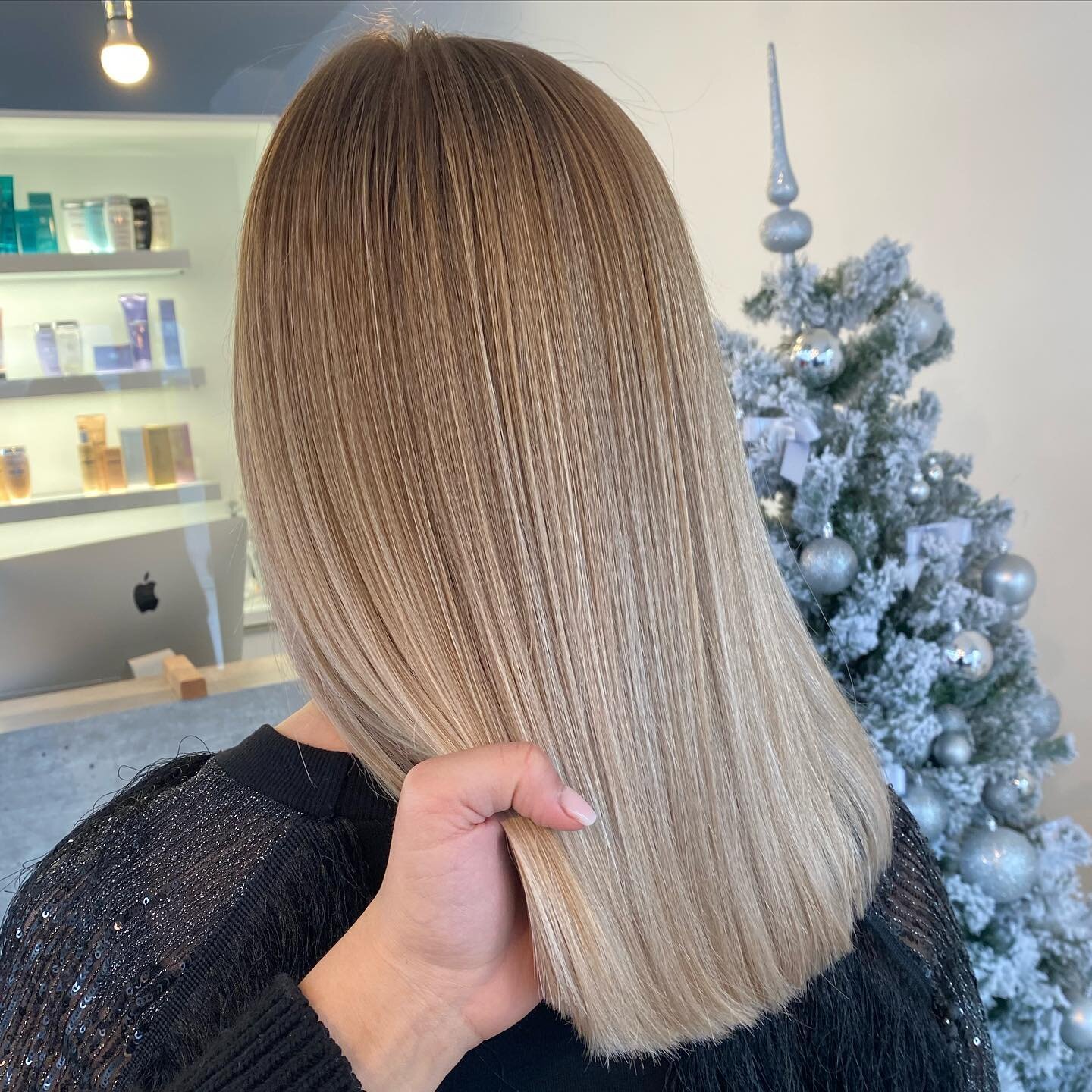 Balayage bei Tugce🌸 #balayage#stuttgart #lorealpro #esslingen #friseurstuttgart #lorealprofessionnel #esslingen #esslingenamneckar #lorealprofessionnel #olaplex #olaplexdeutschlan #blondehair #longhair #hairstyle #haircut #love #haircolorinspo