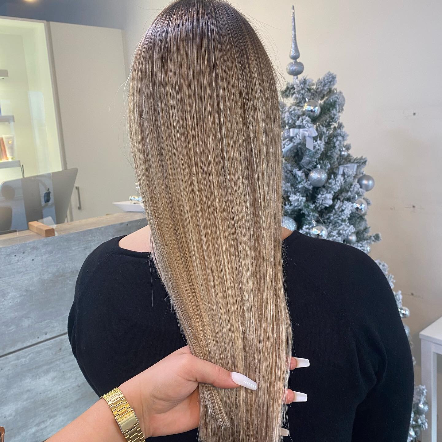 Balayage bei Dilara🌸 #balayage#stuttgart #lorealpro #esslingen #friseurstuttgart #lorealprofessionnel #esslingen #esslingenamneckar #lorealprofessionnel #olaplex #olaplexdeutschlan #blondehair #longhair #hairstyle #haircut #love #haircolorinspo