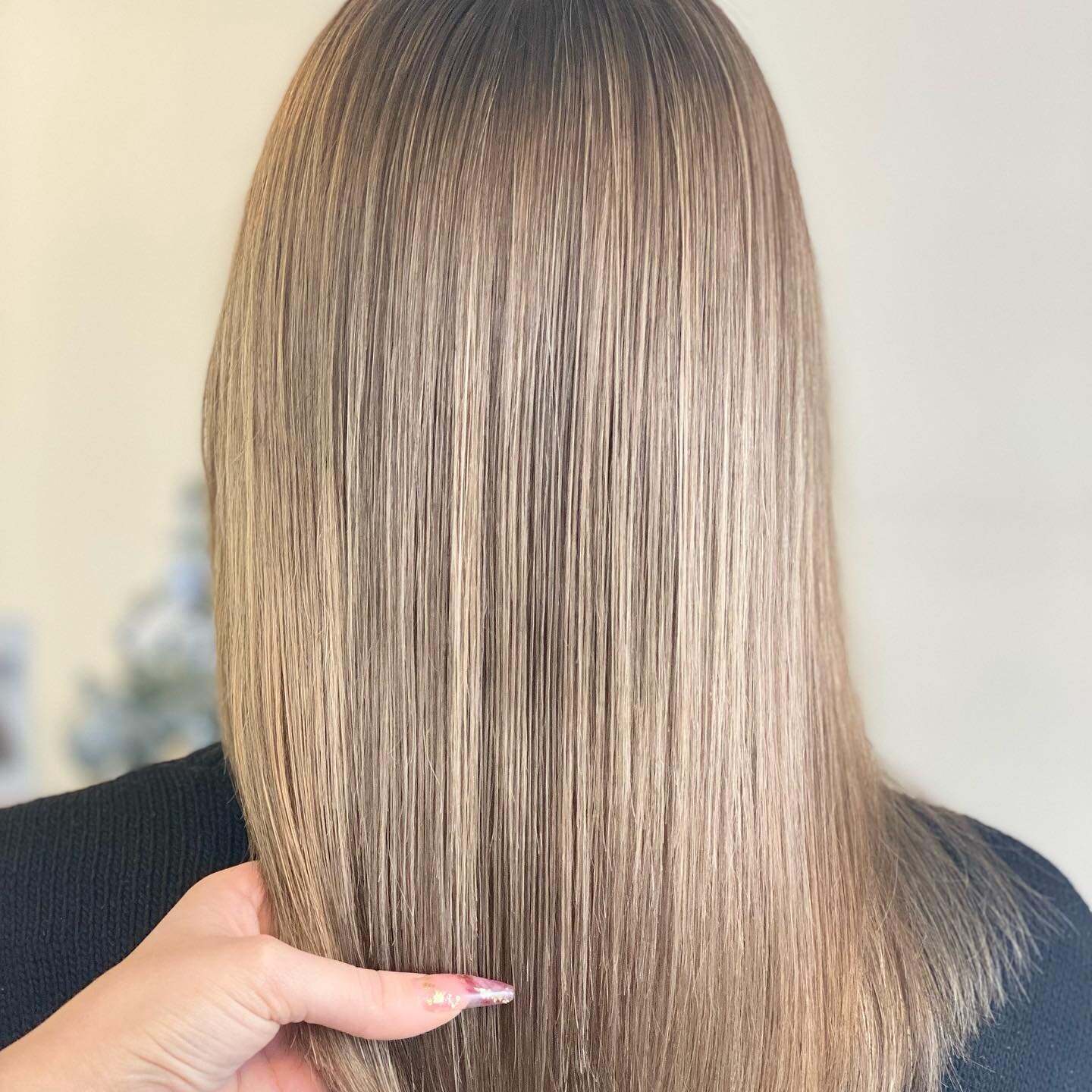 Balayage bei Ninfa 💕  #balayage#stuttgart #lorealpro #esslingen #friseurstuttgart #lorealprofessionnel #esslingen #esslingenamneckar #lorealprofessionnel #olaplex #olaplexdeutschlan #blondehair #longhair #hairstyle #haircut #love #haircolorinspo #ke