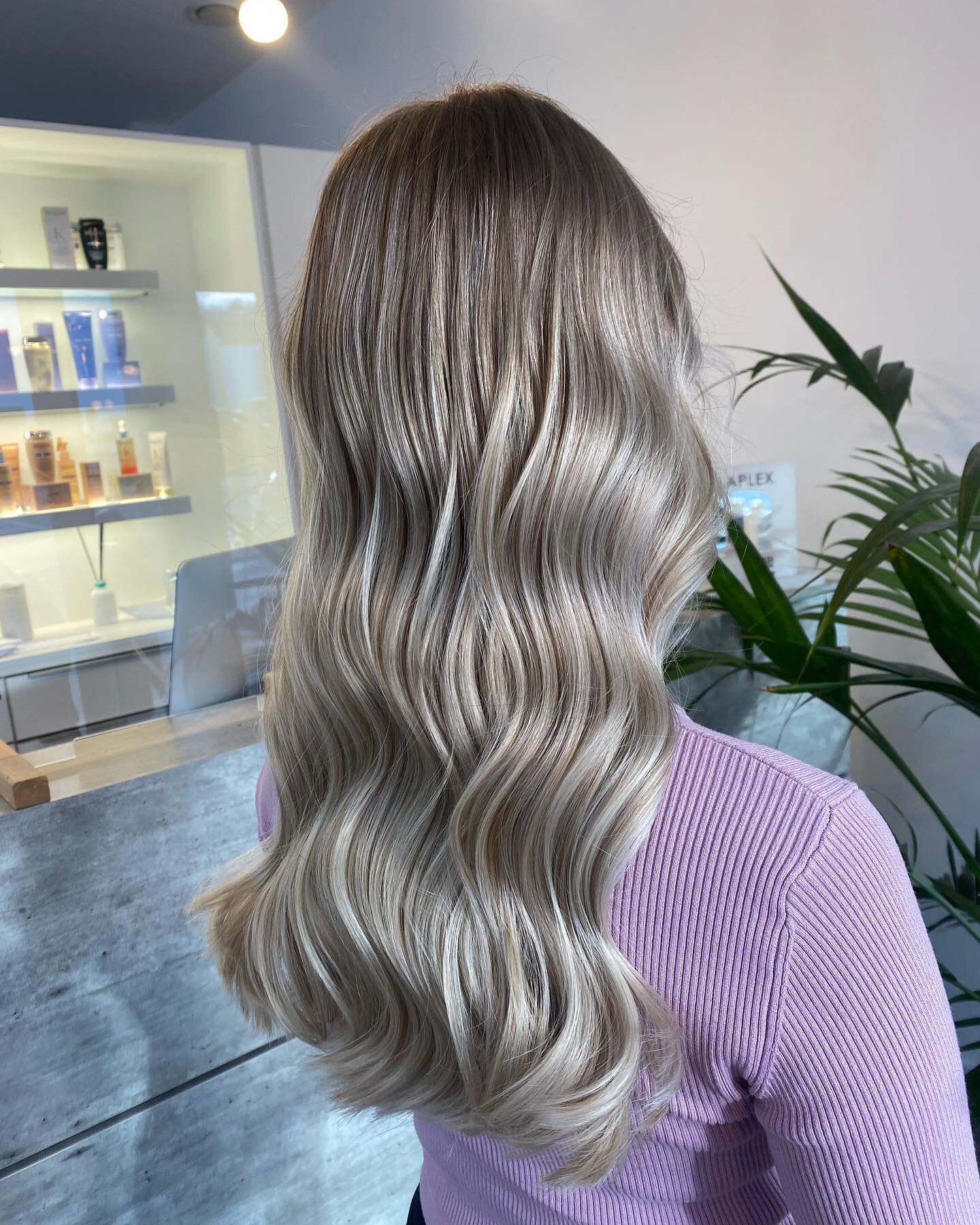 Balayage bei gamze🌺 #balayage#stuttgart #lorealpro #esslingen #friseurstuttgart #lorealprofessionnel #esslingen #esslingenamneckar #lorealprofessionnel #olaplex #olaplexdeutschlan #blondehair #longhair #hairstyle #haircut #love #haircolorinspo