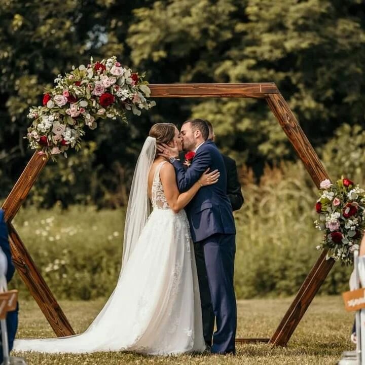 There are so many special moments during the wedding day, but the first kiss is the sweetest of them all!

Photographer: @whiteoaksphotography8303 
Florals: @floralvdesigns 
Beauty: @glamonthegollc 
Catering/Bar: @lmrcatering 
Cake: @aspoonfullasugar