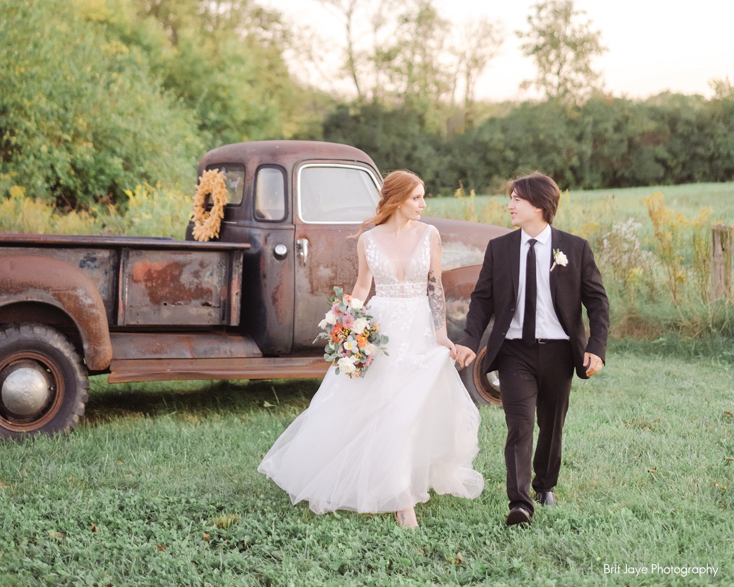 120_Honey-Farm-Dayton-Barn-Wedding-Venue.png