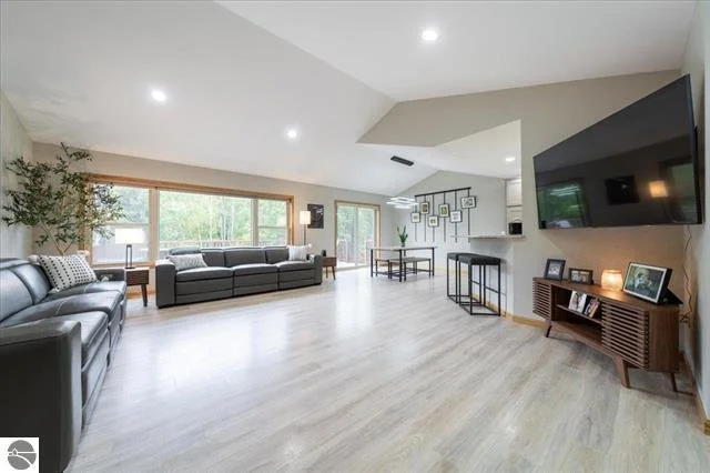 1943644-bcf191ee-a6e8-4d58-b9fc-04324c31f283 - Copy.jpg