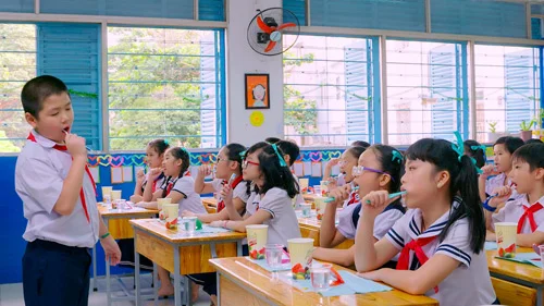 Âm nhạc sẽ tạo hứng thú cho việc đánh răng của học sinh.