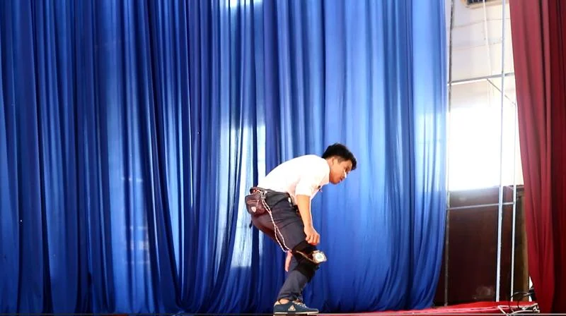 “Thiết bị chống ngã cho người bị thương ở chân”