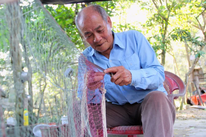 Lão ngư 90 tuổi trồng cả cánh rừng phi lao chắn sóng bảo vệ dân làng