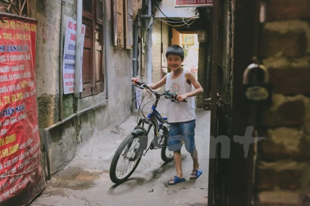 Cho thuê phòng trọ với giá bằng nửa bát phở nhưng ông Hiệp luôn tâm niệm làm nhiều việc thiện giúp đỡ người khốn khó cũng chính là niềm vui cho bản thân mình. (Ảnh: Minh Sơn/Vietnam+)