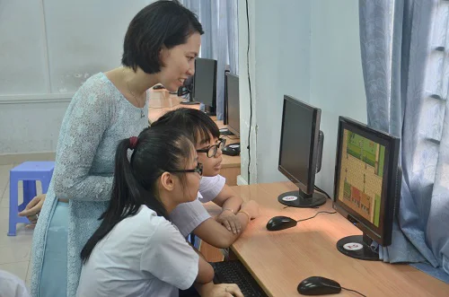 MS-006: Cô giáo dạy văn học bằng... game