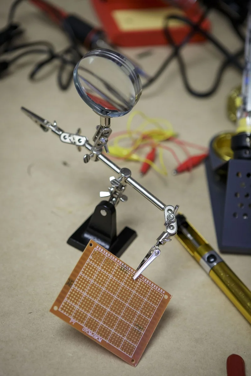 Mọi chi tiết dù là nhỏ nhất đều được kiểm tra kỹ lưỡng trước khi đưa vào sản phẩm lều cuối cùng. Ảnh: Scott Witter/Mashable.