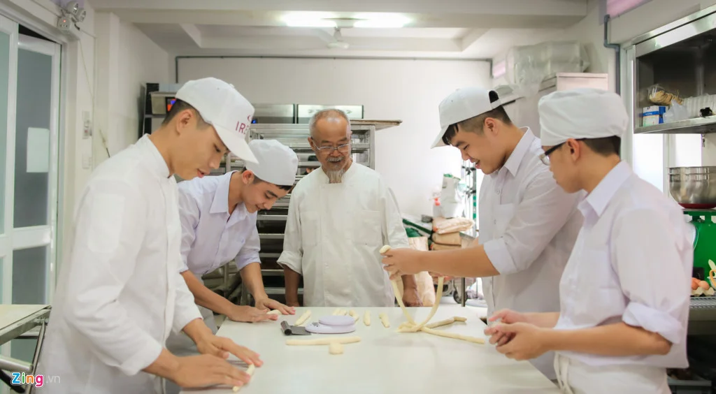 MS-018: Đầu bếp Việt kiều mở trường miễn phí ở Sài Gòn