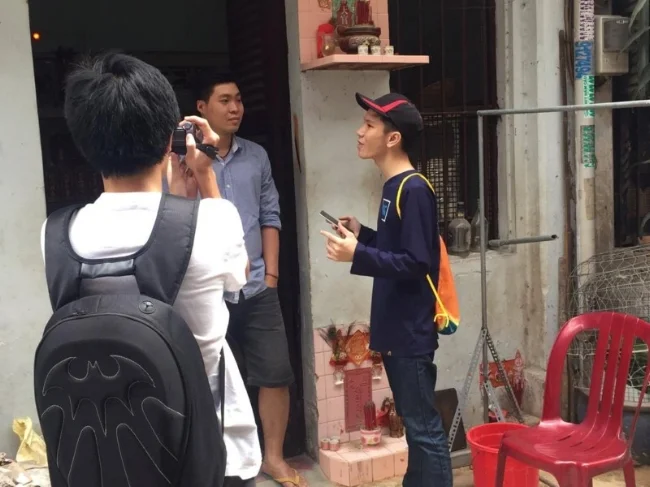 Để có tư liệu làm ra sản phẩm, các em tự đi thực tế, phỏng vấn và ghi hình rất chuyên nghiệp.