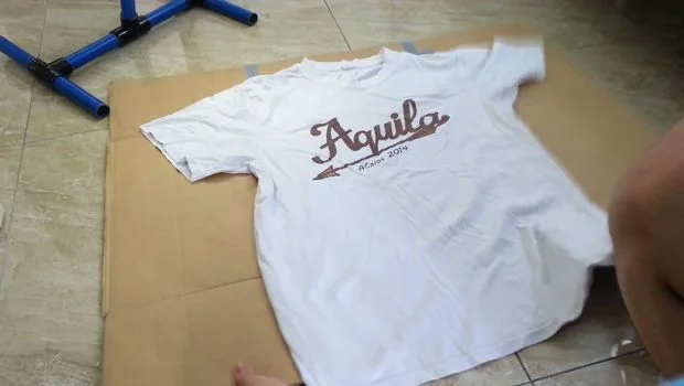 Tự chế 'máy' gấp quần áo