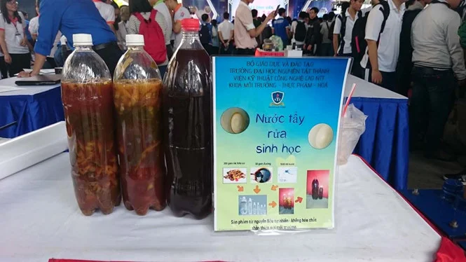 MS-038: Sinh viên sáng tạo rác thành nước tẩy rửa thân thiện môi trường