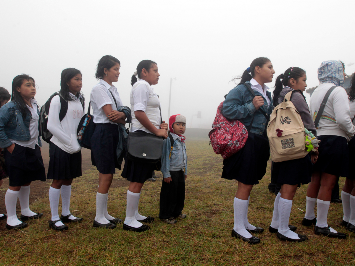 Học sinh xếp hàng nhập học tại Nicaragua (nguồn: REUTERS/Oswaldo Rivas)