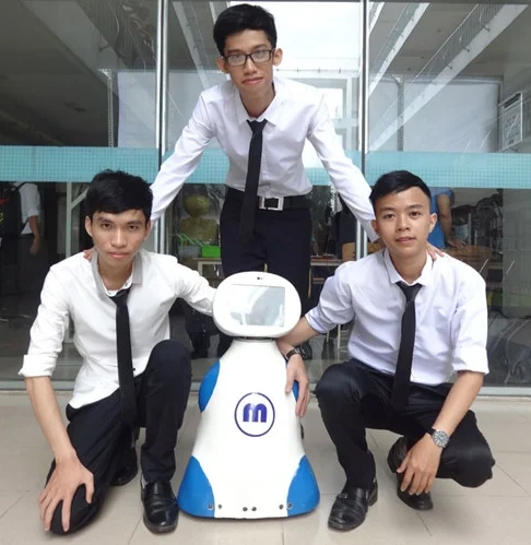 MS-044: Người trẻ làm robot cho người già