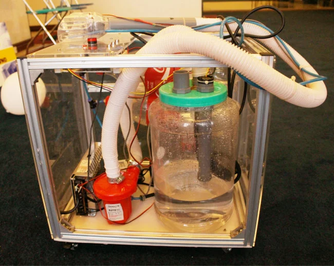 Cận cảnh chiếc máy bắn phá hút bụi của các bạn