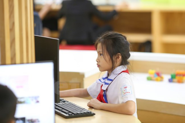  Thư viện được trang bị đầy đủ máy tính, điều hòa, thiết bị nghe nhìn theo tiêu chuẩn quốc tế nhằm phục vụ tốt nhất cho các em thiếu nhi. (Ảnh: Minh Sơn/Vietnam+)    