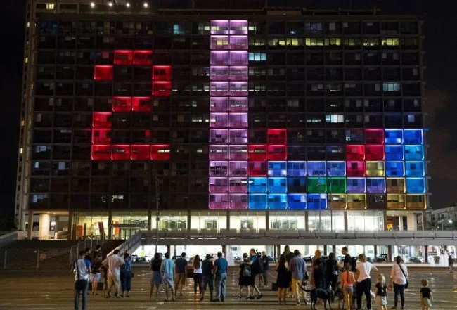 Tel-Aviv%u2019s-building-transformes-into-Giant-Tetris-Game-in-Israeli-5.jpg