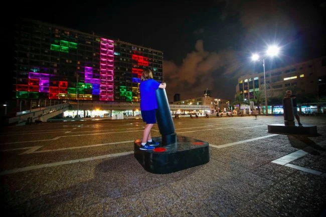 Tel-Aviv%u2019s-building-transformes-into-Giant-Tetris-Game-in-Israeli-3.jpg