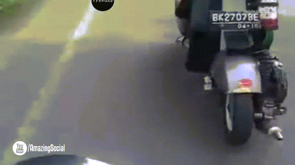 Xe ngược thế này mọi người mới nhìn chứ xe xịn chắc gì đã ăn thua.