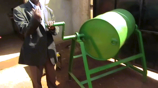 Chỉ cần để tay cầm nghiêng một bên là đã có một chiếc máy rồi