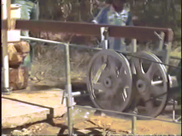 Máy bơm này có vẻ hơn quá khổ nhỉ