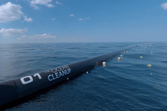 Hệ thống Ocean Cleanup được sử dụng để chặn rác, không cho trôi nổi nữa