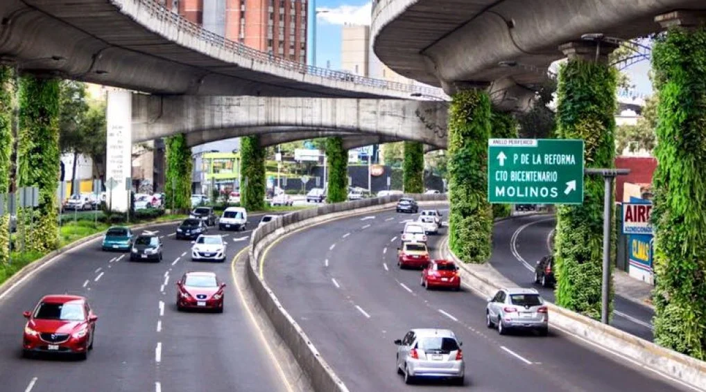 Vườn thẳng đứng trên các trụ cao tốc tại Mexico