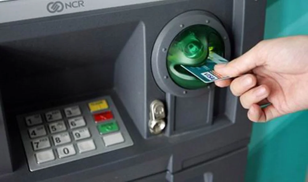 Biết ứng dụng công nghệ, tiết kiệm hàng trăm nghìn tiền phí giao dịch ATM