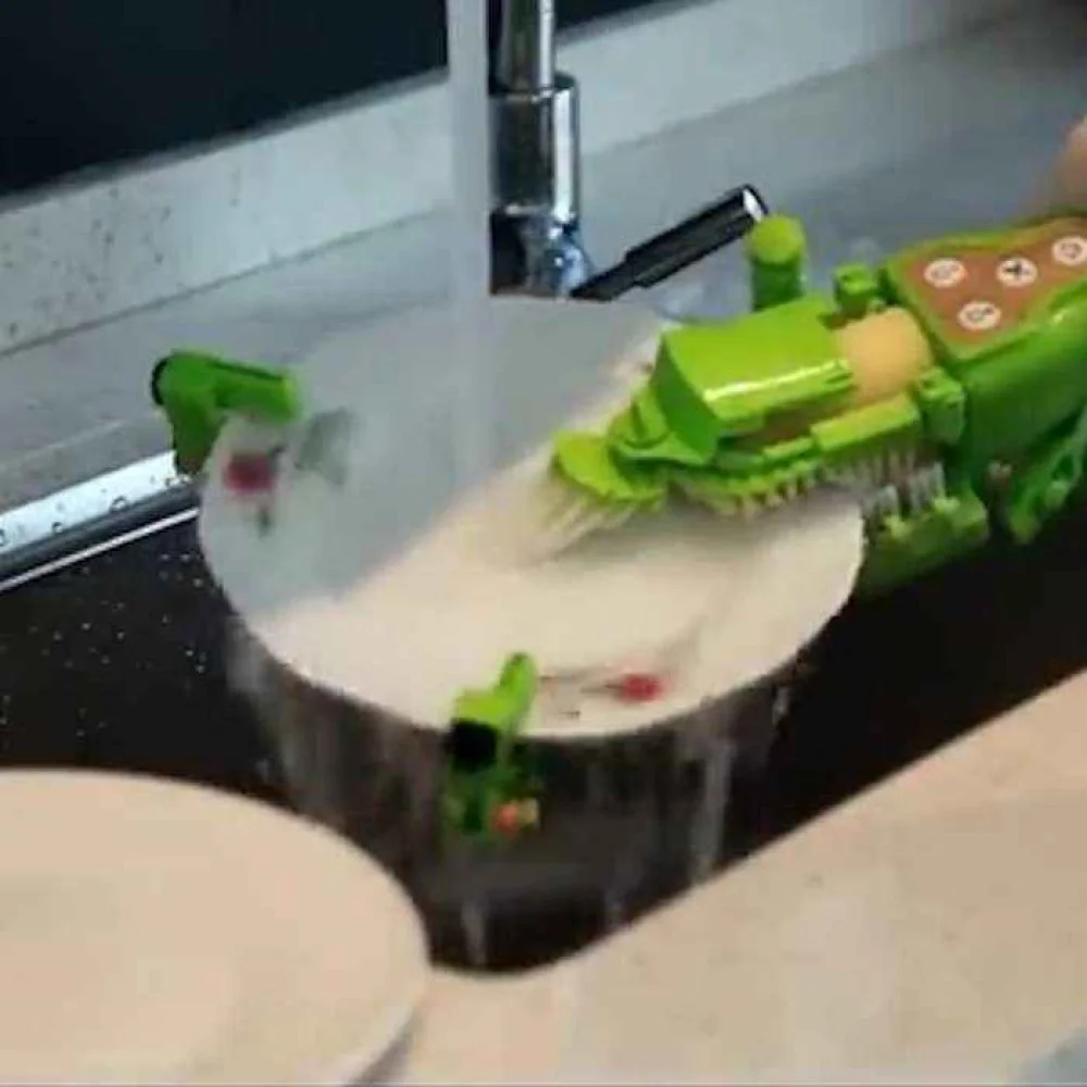 Phát minh mới: Máy rửa chén cầm tay tự động