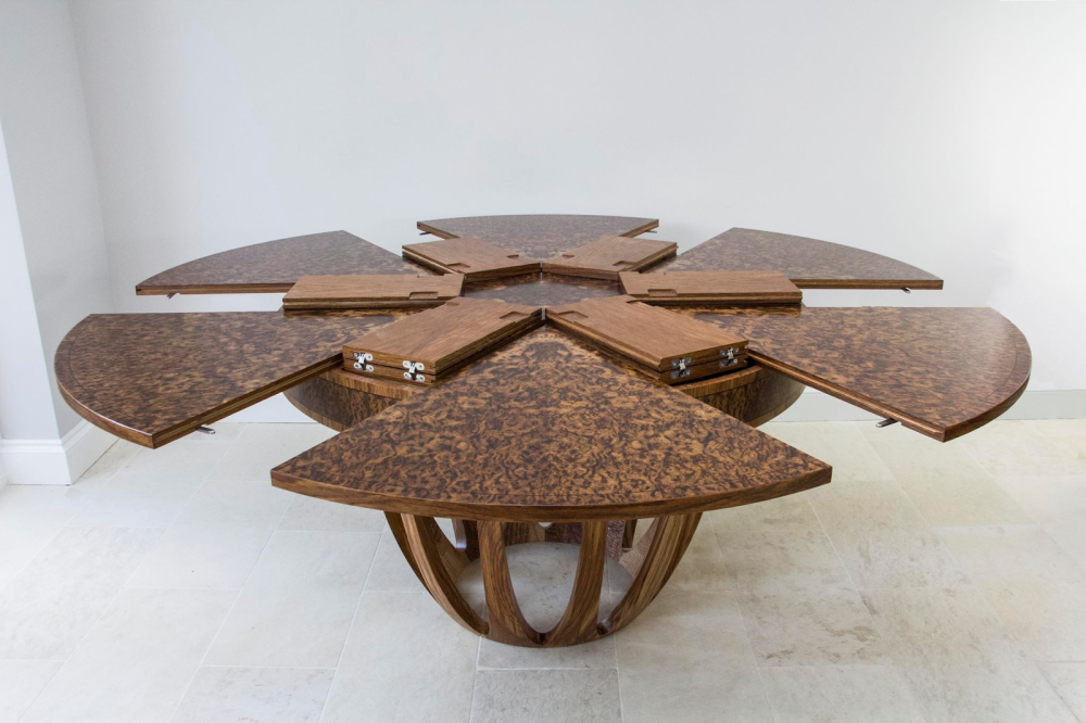 Chiếc bàn ‘nở’ ra được gấp đôi