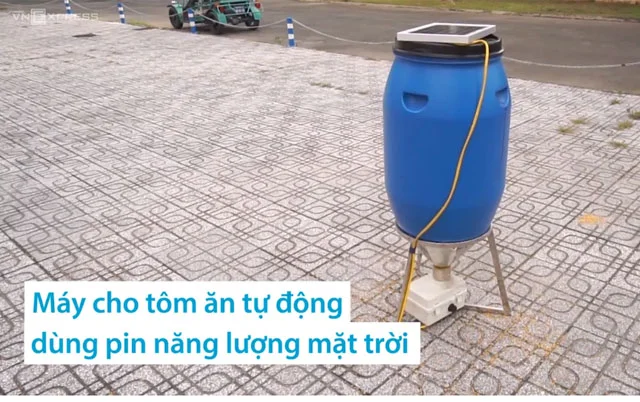 MS 030: Sinh viên TP.HCM chế tạo máy cho tôm ăn tự động