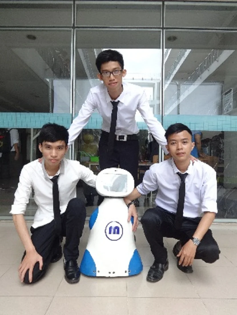 Nhóm tác giả bên robot đã hoàn thiện.