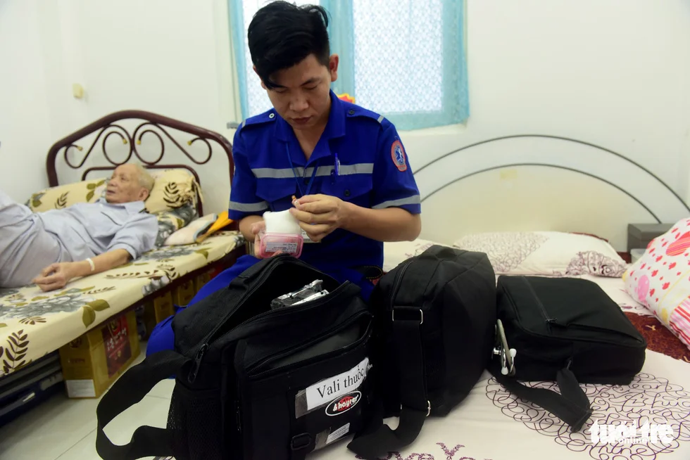 Túi đựng thuốc của các bác sĩ đầy đủ và gọn nhẹ - Ảnh: Duyên Phan.