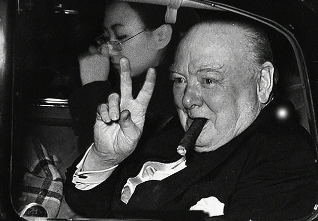  Cô gái Châu Á bí ẩn trong xe cựu Thủ tướng Anh Winston Churchill   