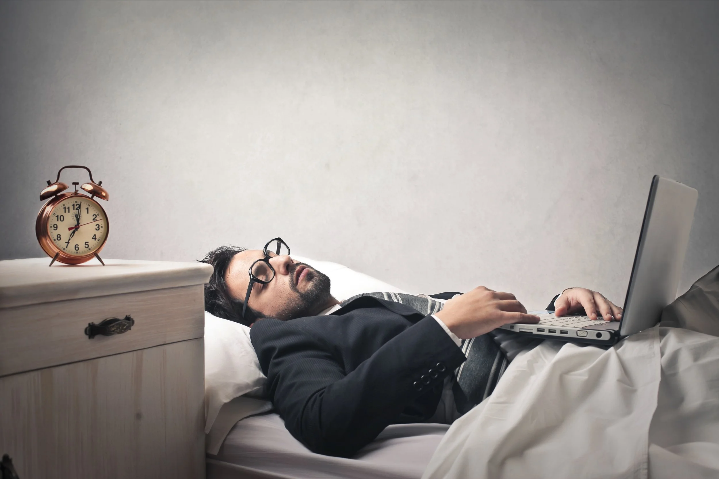 financial-benefits-of-being-lazy.jpg
