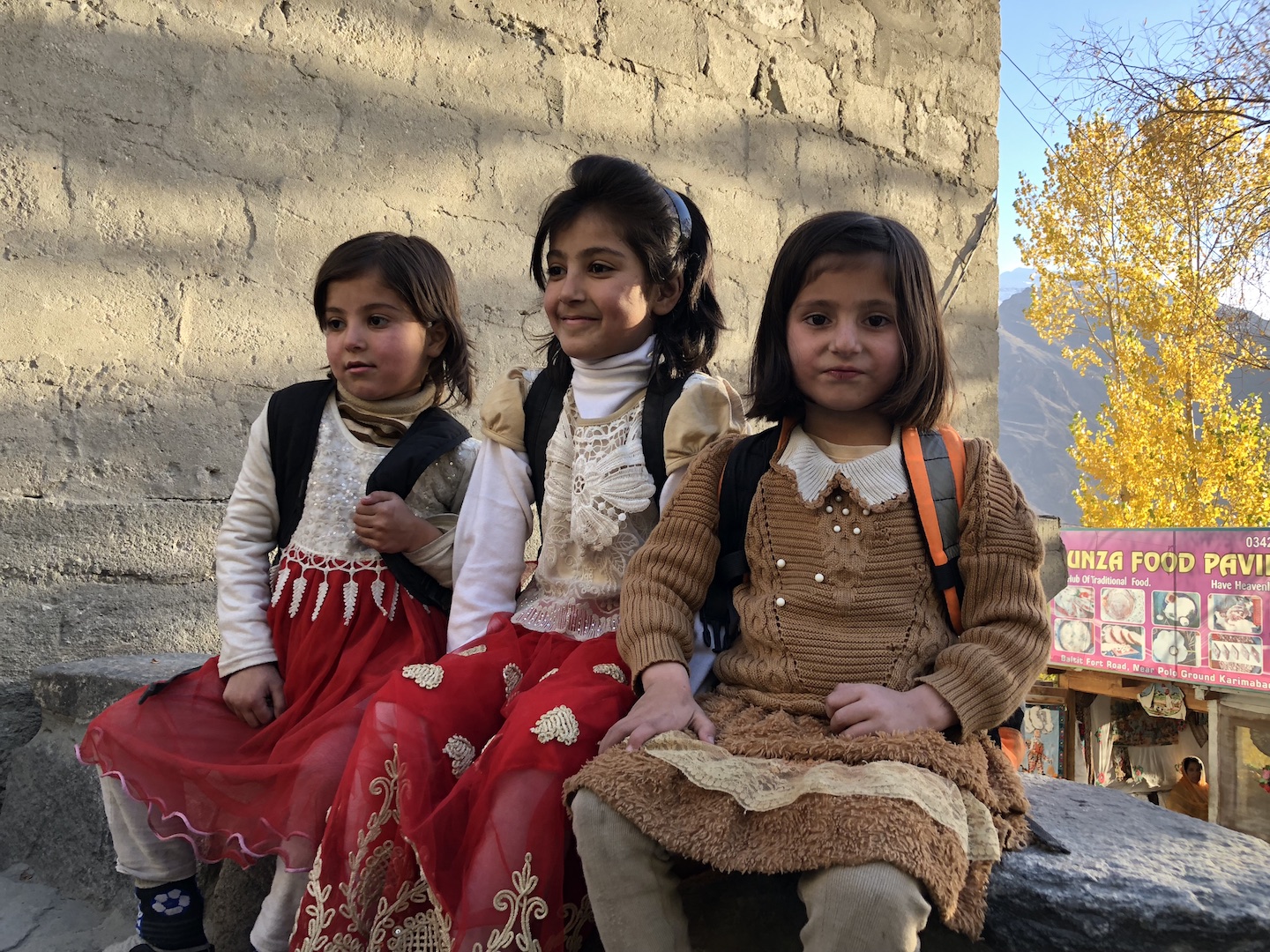Các em bé ở Hunza Valley đều rất thân thiện
