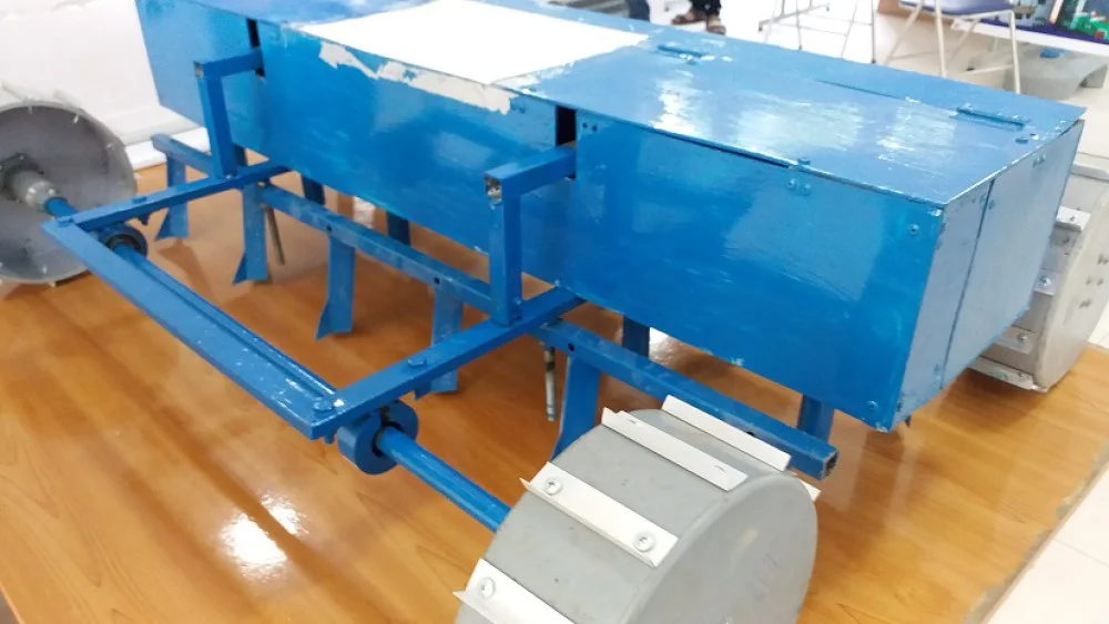 Chiếc máy gieo hạt giúp tăng năng suất lao động của người dân. Ảnh: Nhật Tuấn.