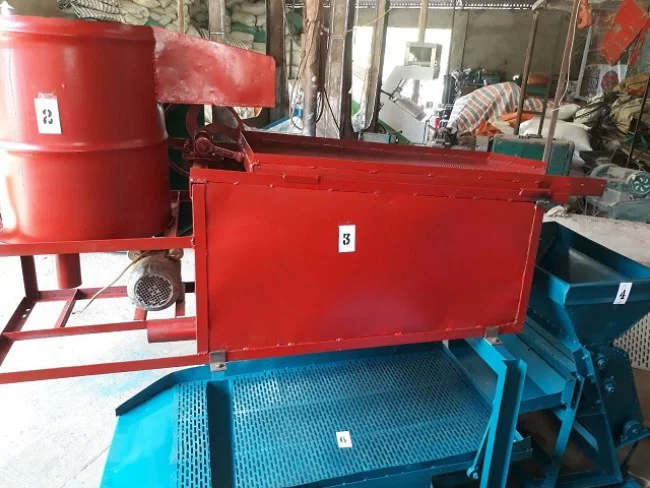 Sau nhiều năm nghiên cứu, ông Thao đã chế tạo ra chiếc máy bóc vỏ cà phê liên hoàn với những tính năng vượt trội.