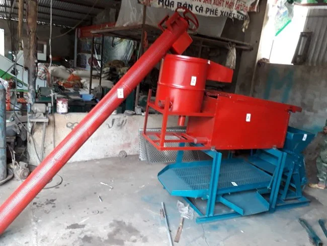 Từng bộ phận của máy được đánh số để thuận tiện cho việc hướng dẫn sử dụng cho bà con.