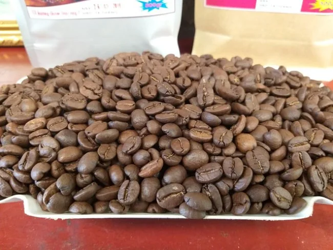 Những hạt cà phê Sơn La cho hương vị thơm ngon, đậm đà một phần cũng nhờ có quá trình bóc, tách vỏ cà phê nhanh chóng, hiện đại, không làm biến đổi mùi vị của cà phê.